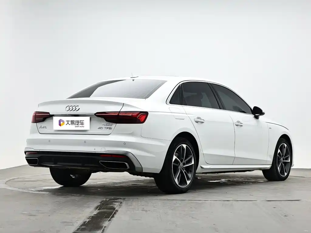 Audi A4L фото 3