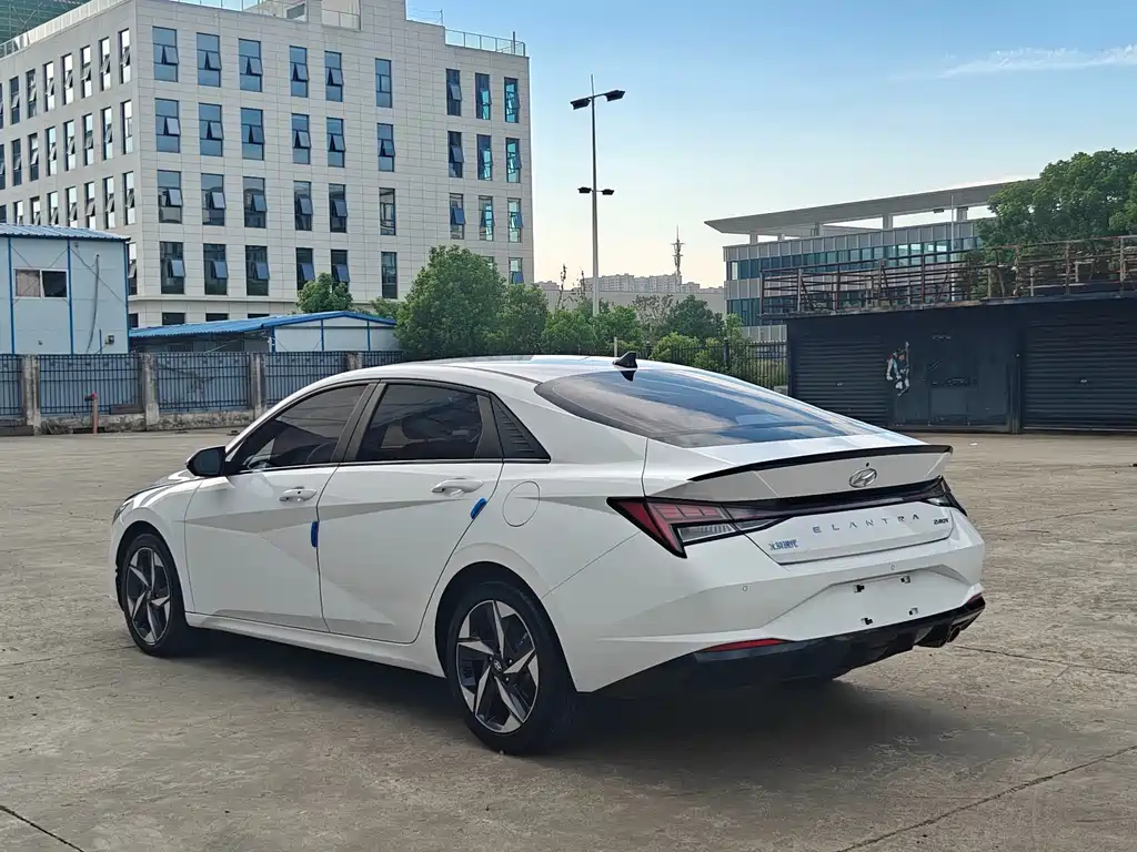 Hyundai Elantra фото 5