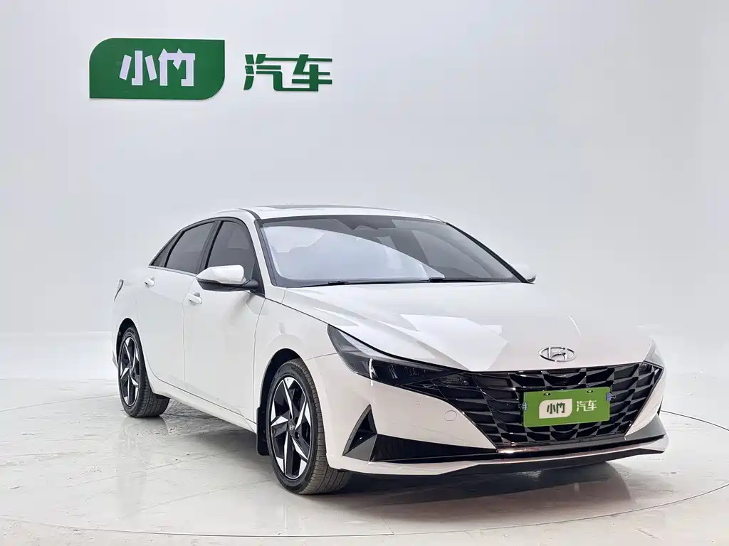Hyundai Elantra фото 3