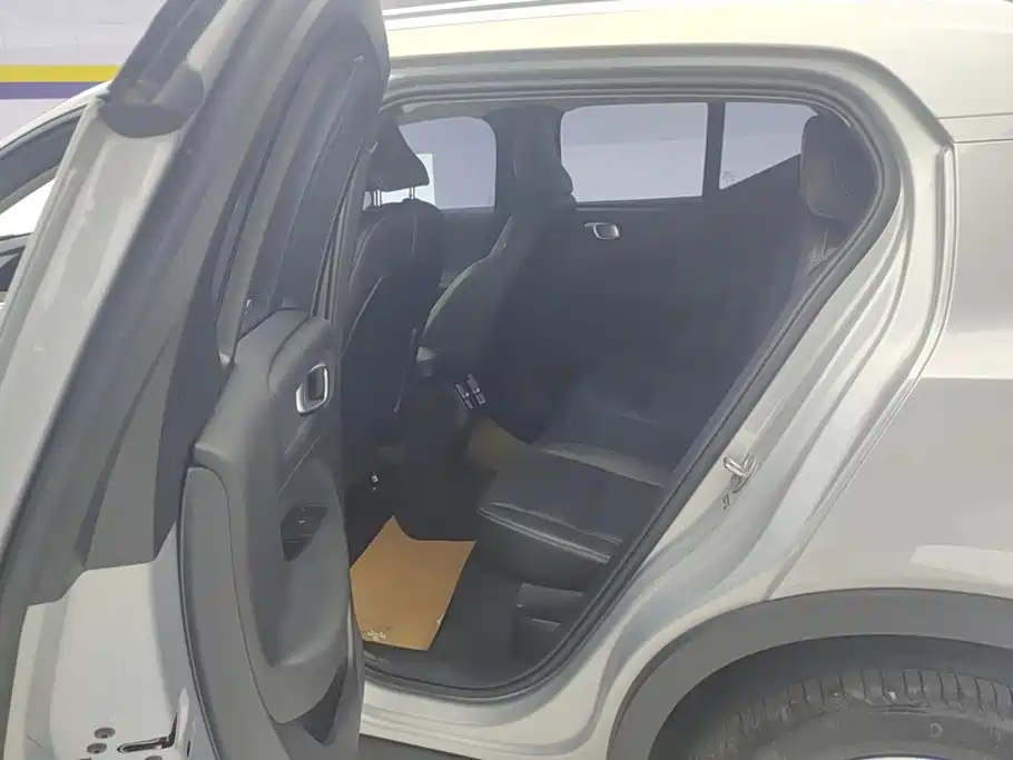 Volvo XC40 фото 11