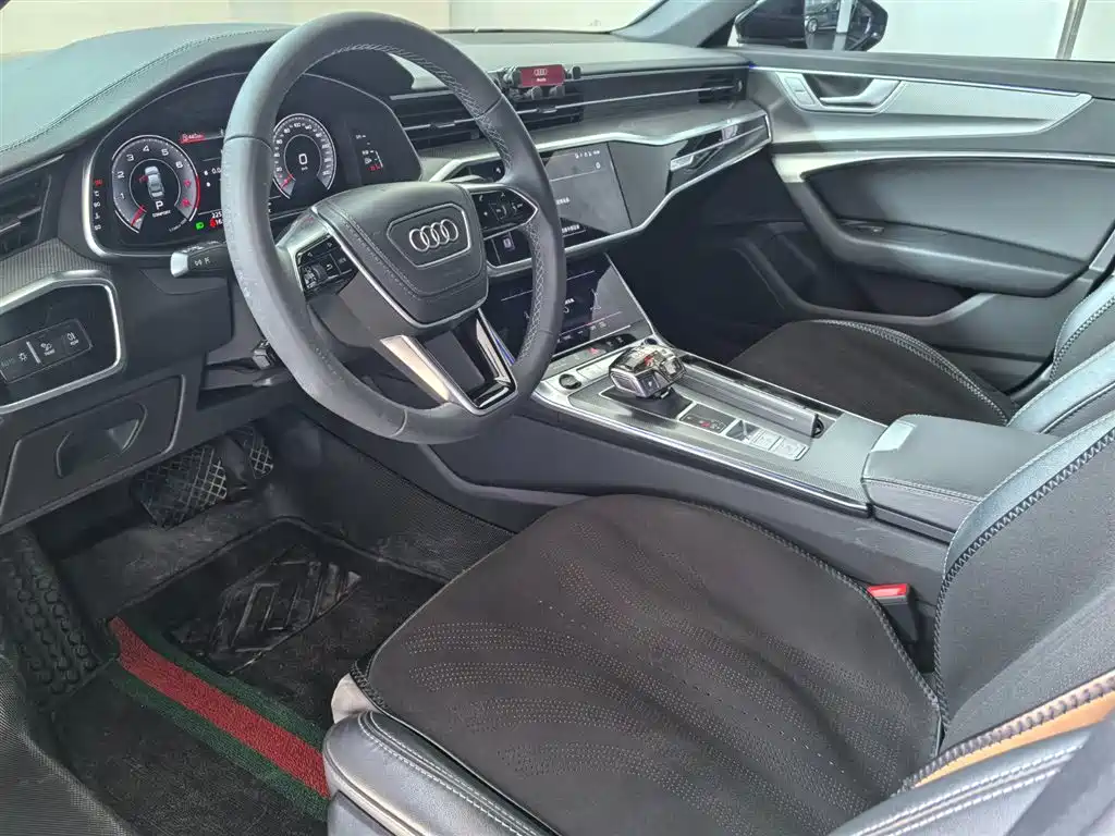 Audi A6L фото 6