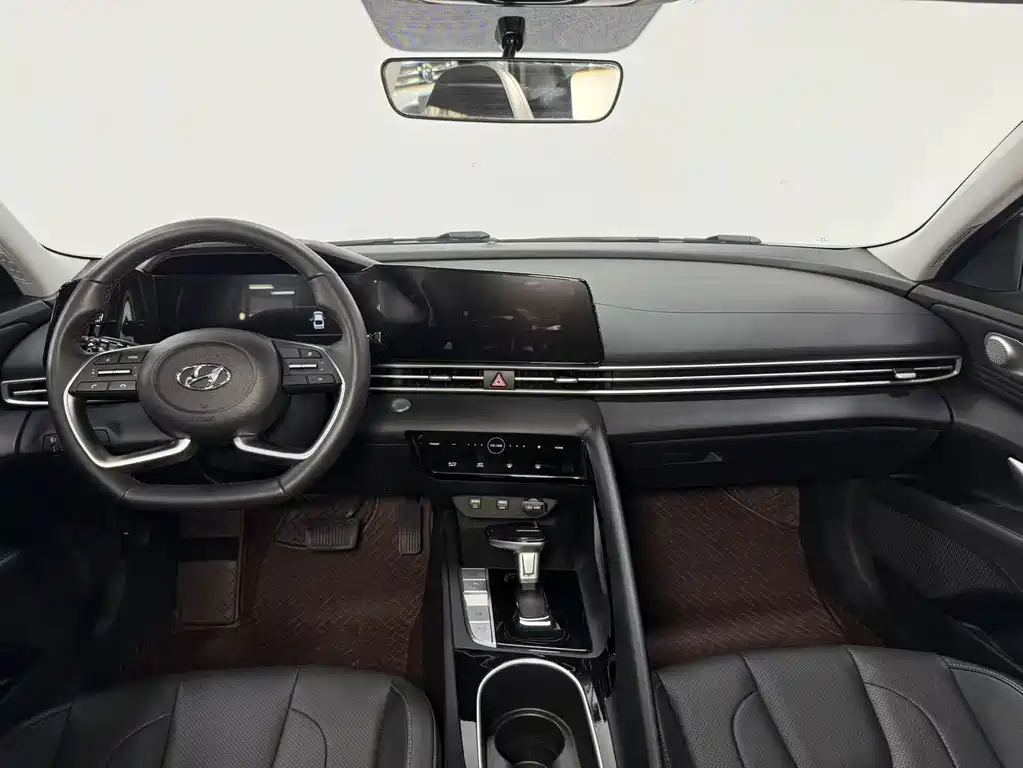 Hyundai Elantra фото 11