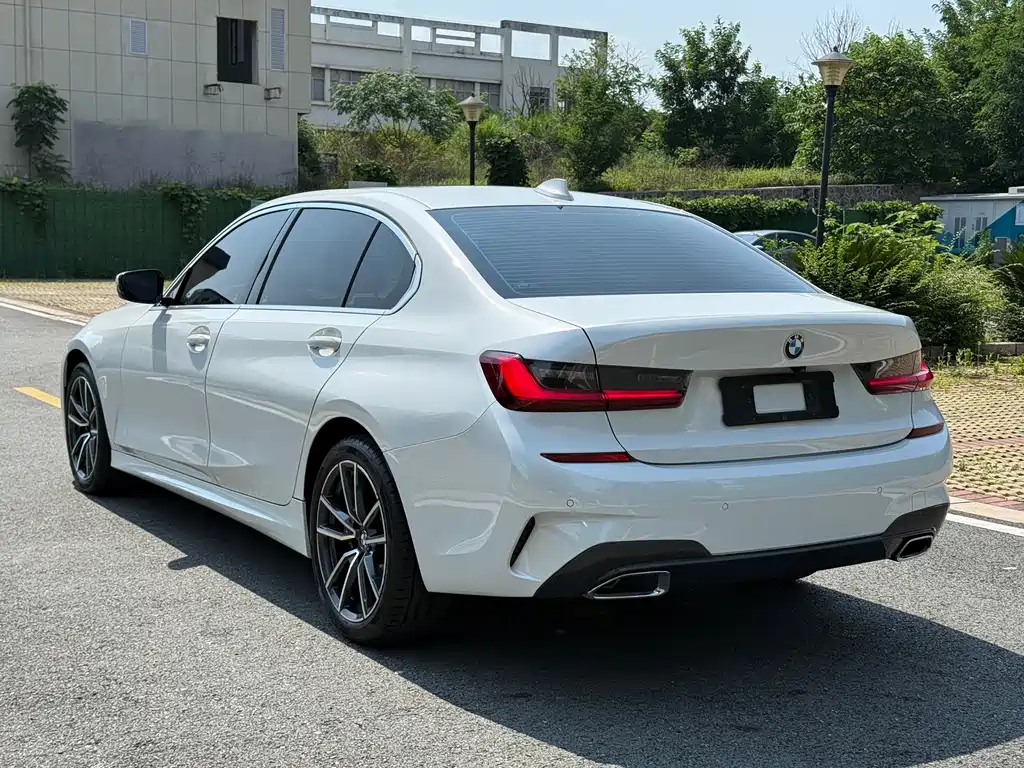BMW 3 Series фото 7