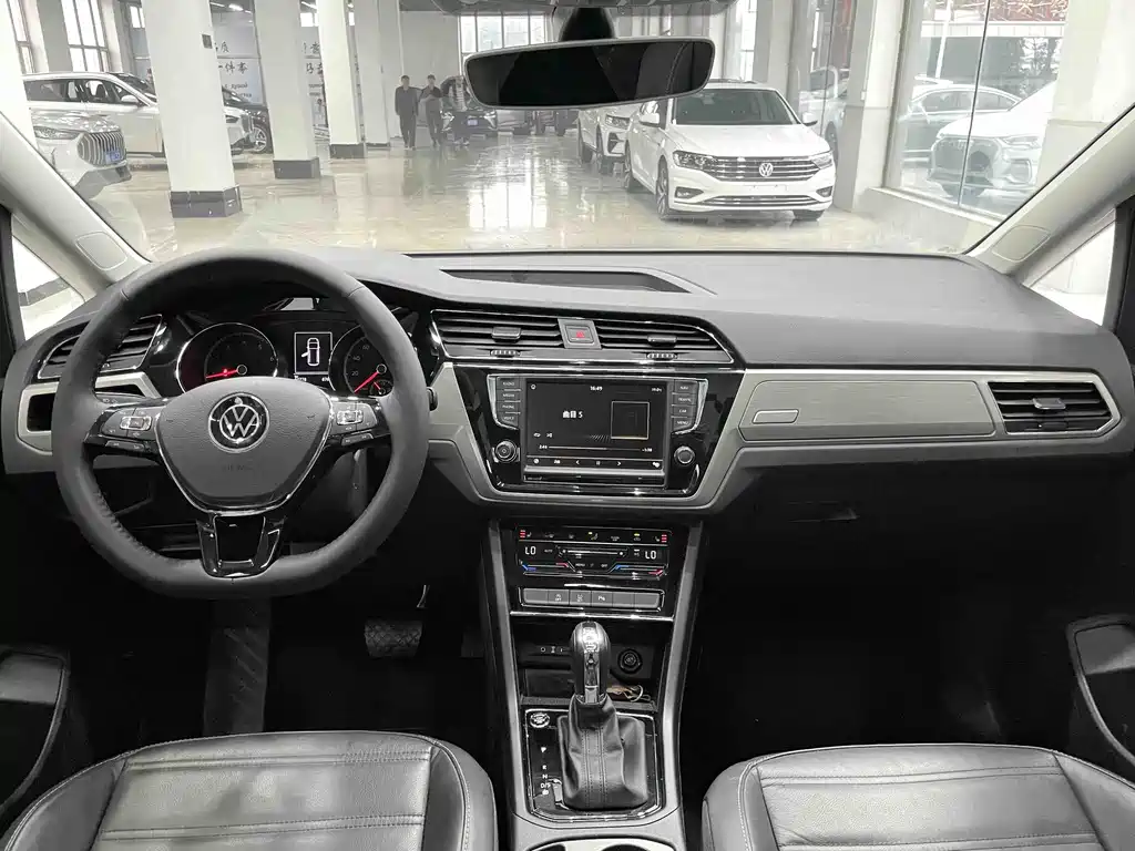 Volkswagen Touran фото 9