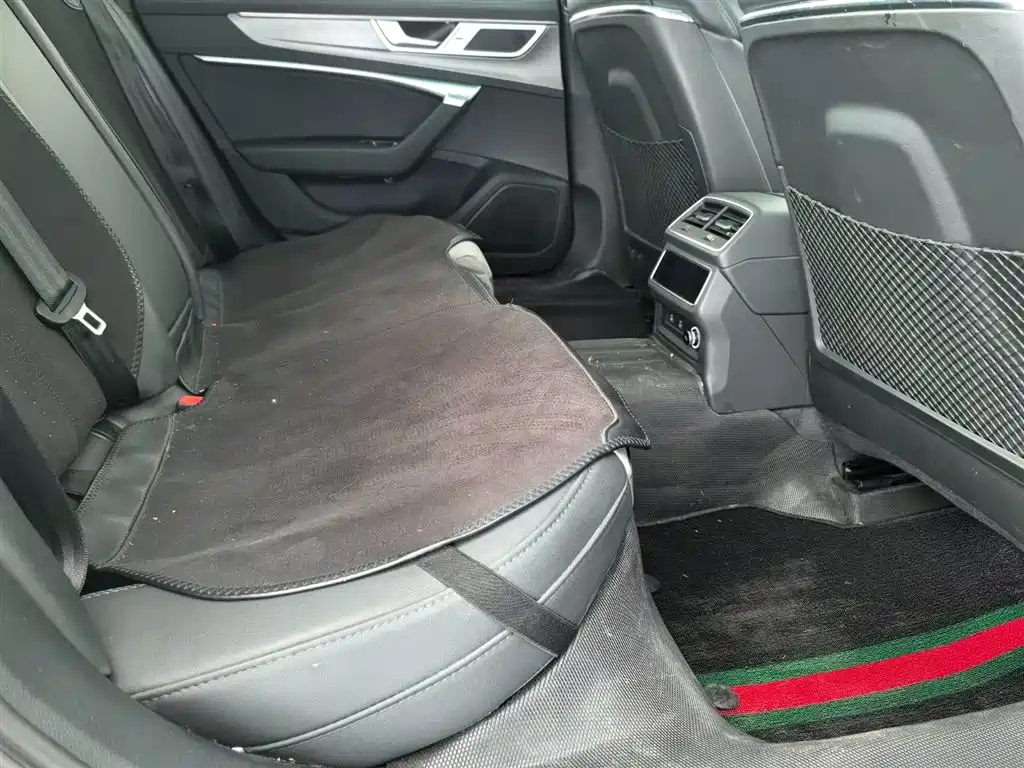 Audi A6L фото 7