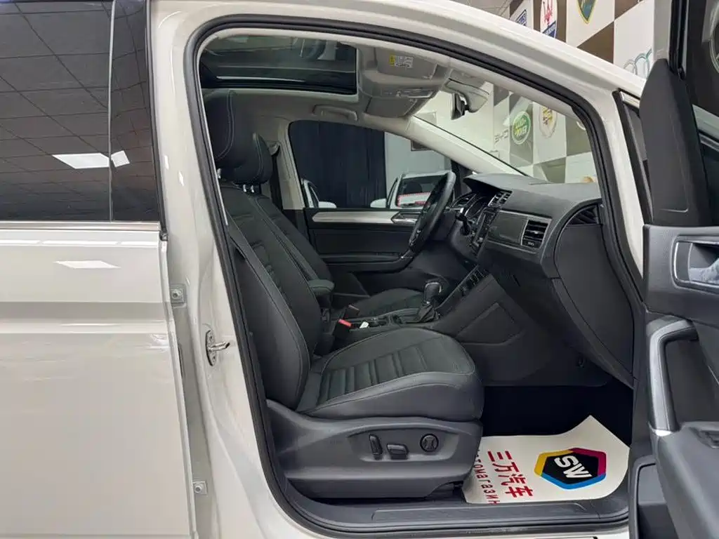 Volkswagen Touran фото 9