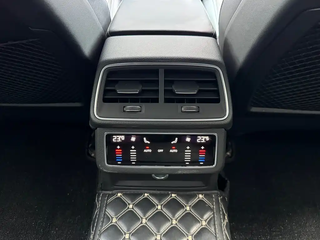 Audi A6L фото 10