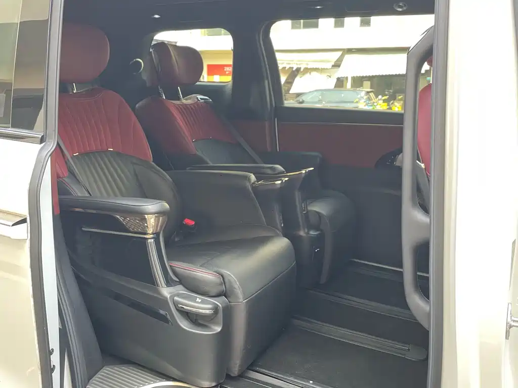 GAC Trumpchi M8 фото 11