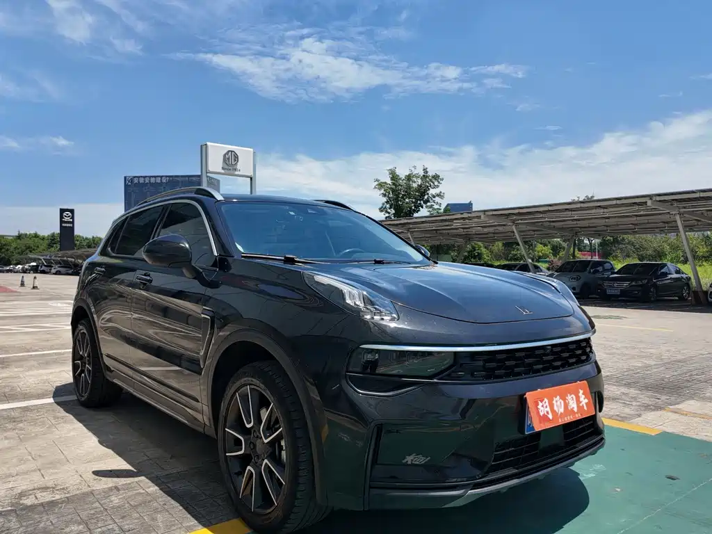 Lynk & Co 01 фото 2