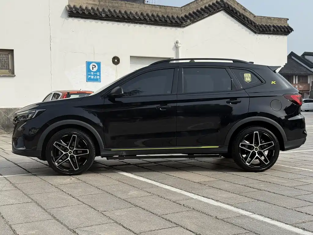 Roewe RX5 фото 3