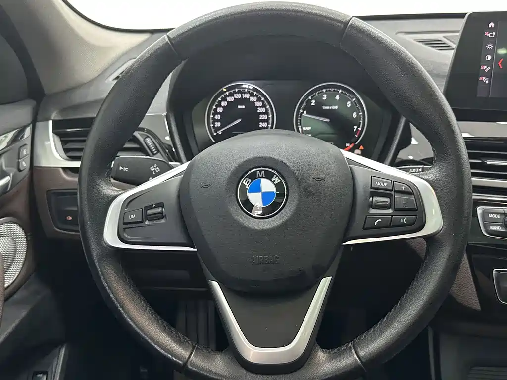 BMW X1 фото 11