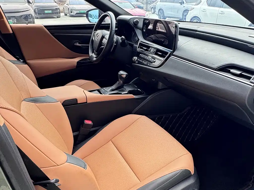 Lexus ES фото 12