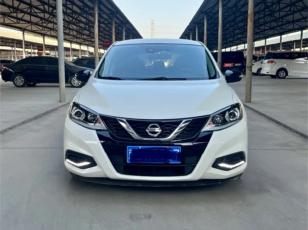Nissan TIIDA фото 2