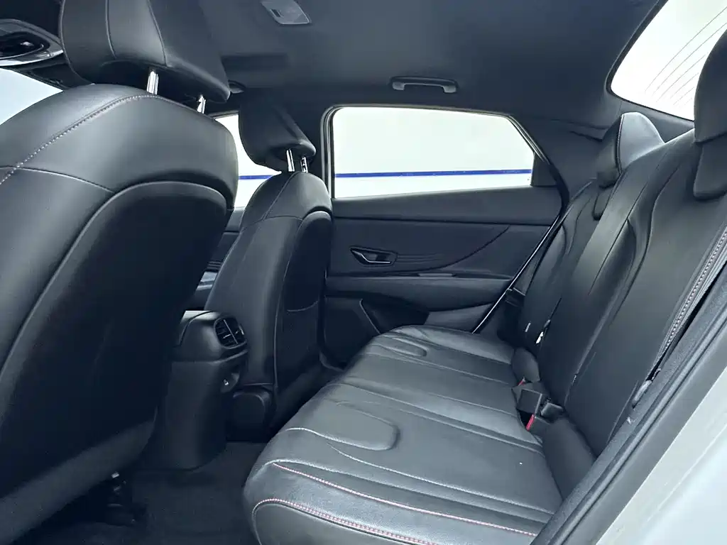 Hyundai Elantra фото 9