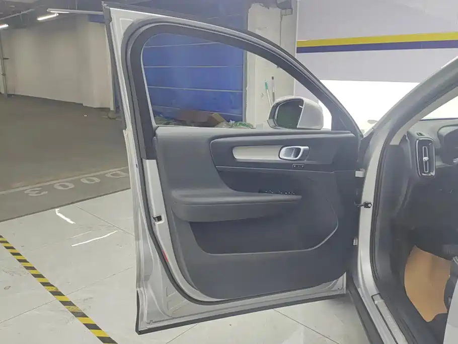 Volvo XC40 фото 7