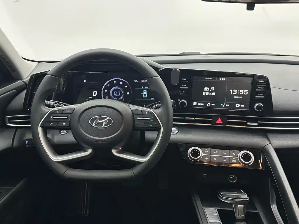 Hyundai Elantra фото 10