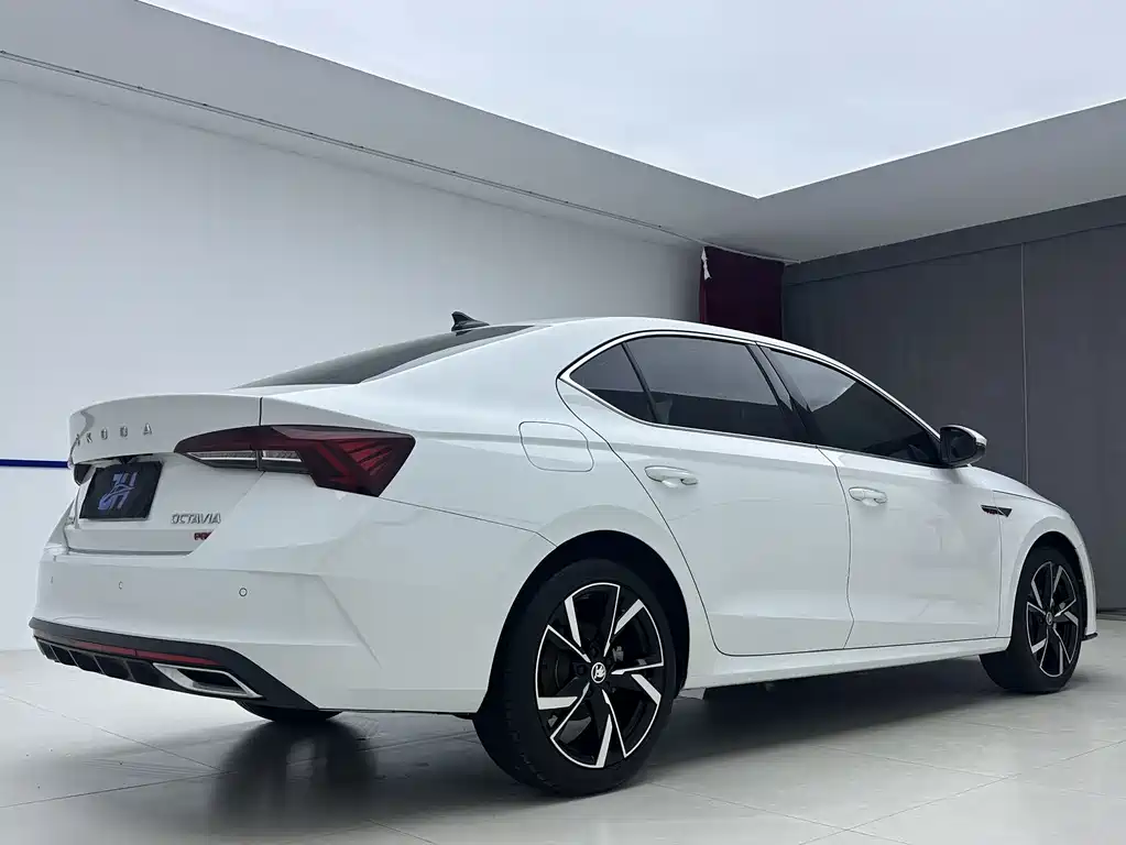 Skoda Octavia фото 6