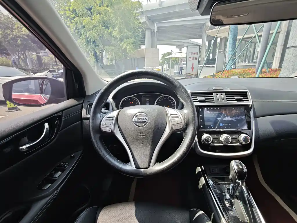 Nissan TIIDA фото 9