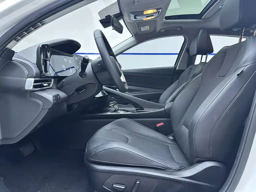 Hyundai Elantra фото 7