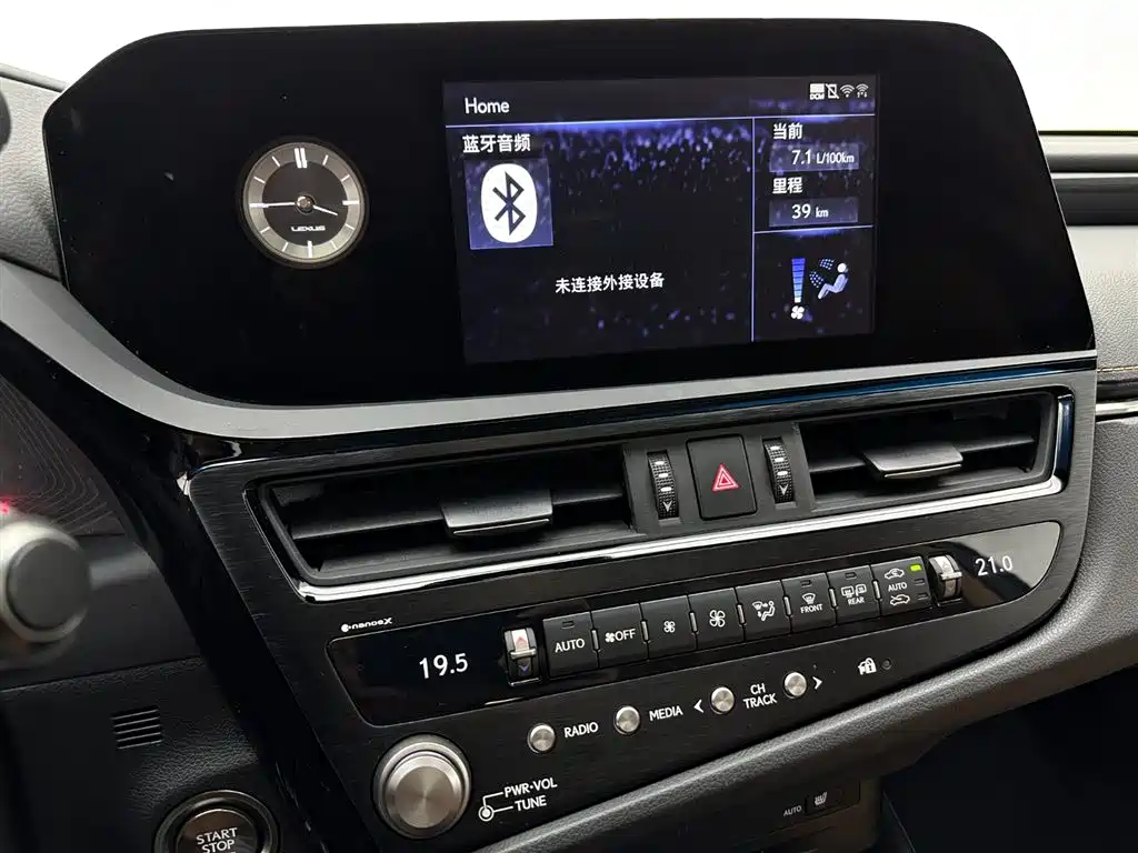 Lexus ES фото 12