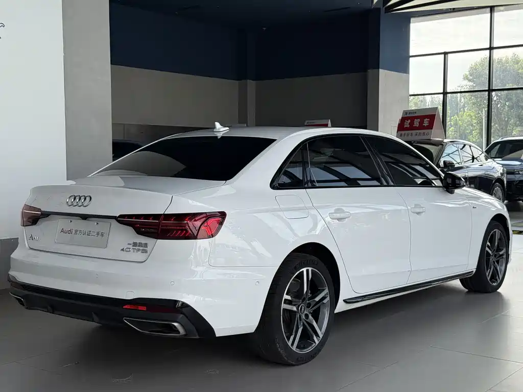 Audi A4L фото 5