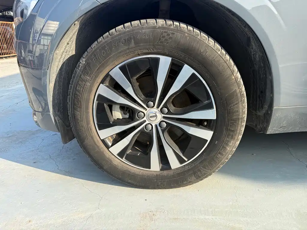 Volvo XC60 фото 6