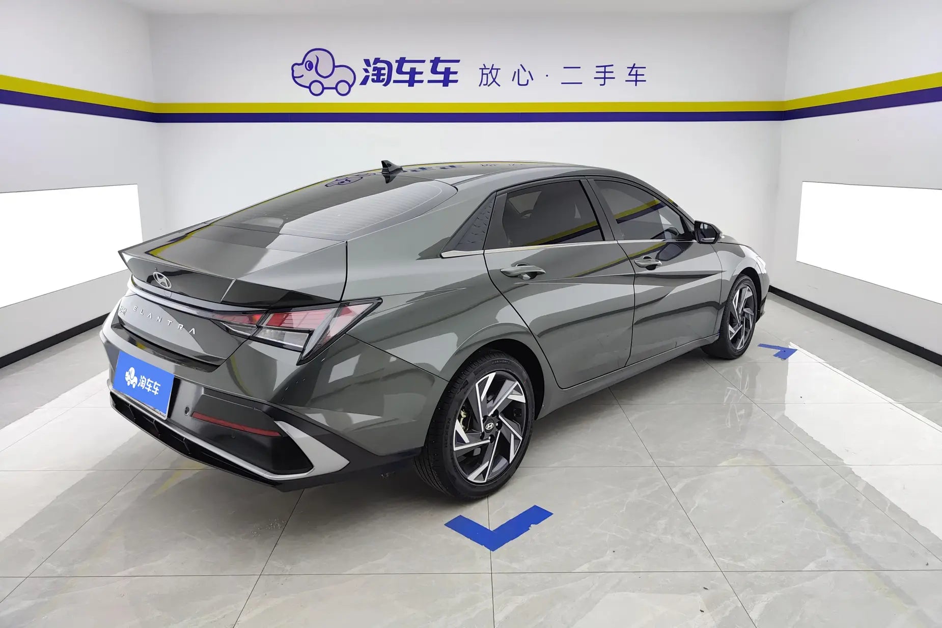 Hyundai Elantra 1.5L CVT фото 7