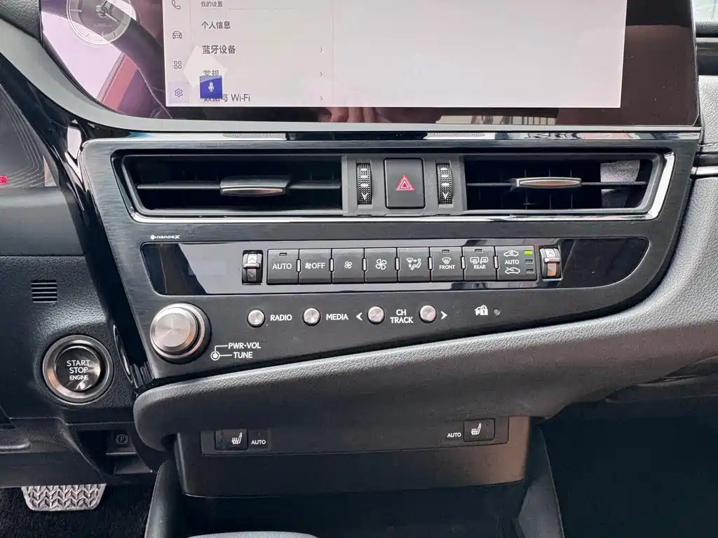 Lexus ES фото 10