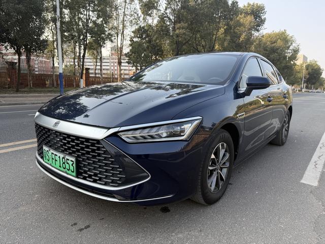 BYD Qin PLUS DM 2023 — фото автомобиля