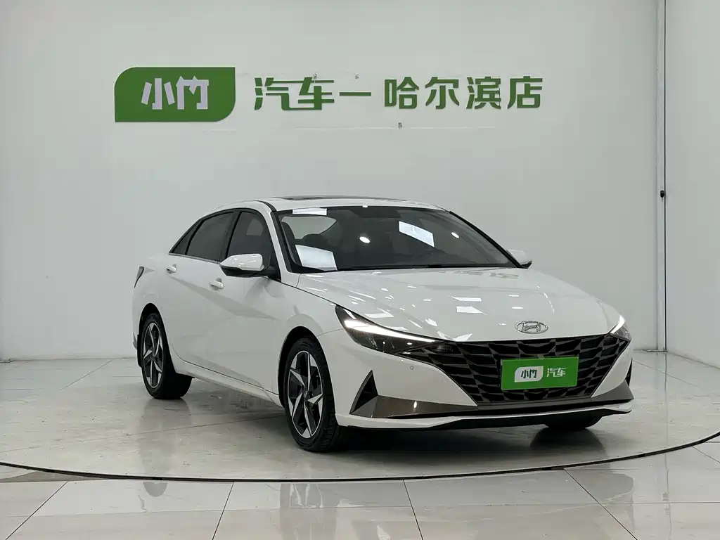 Hyundai Elantra фото 3