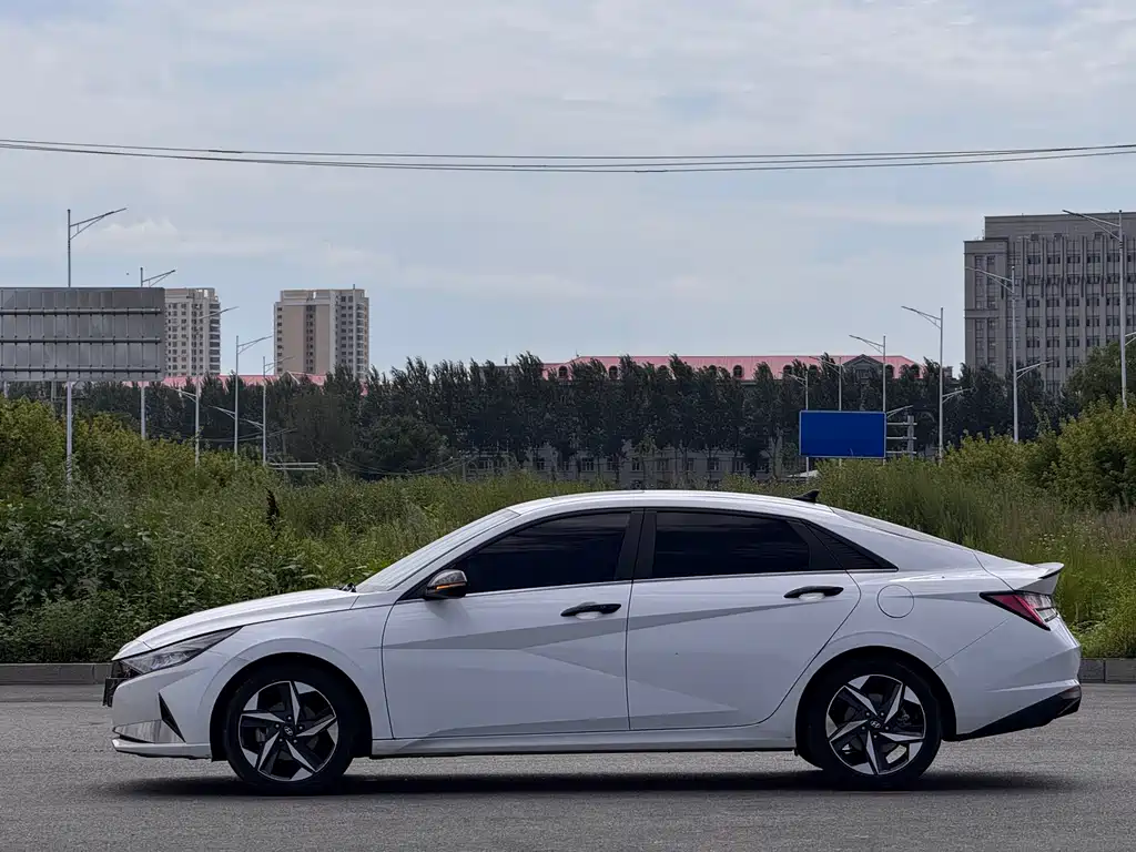Hyundai Elantra фото 8