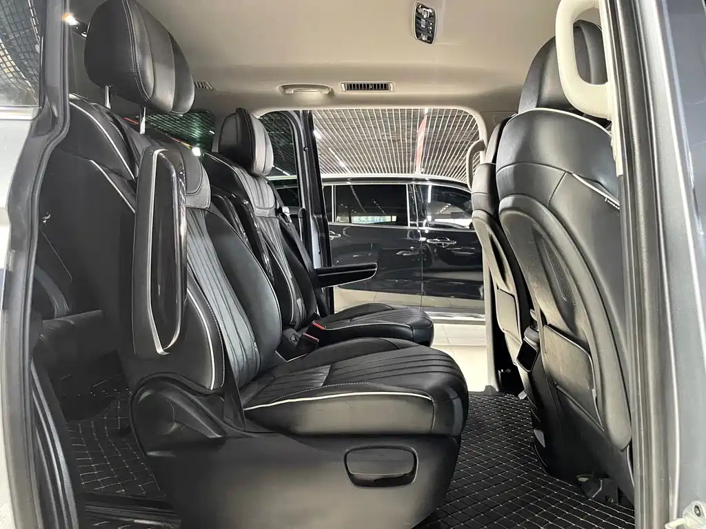Roewe iMAX8 фото 11
