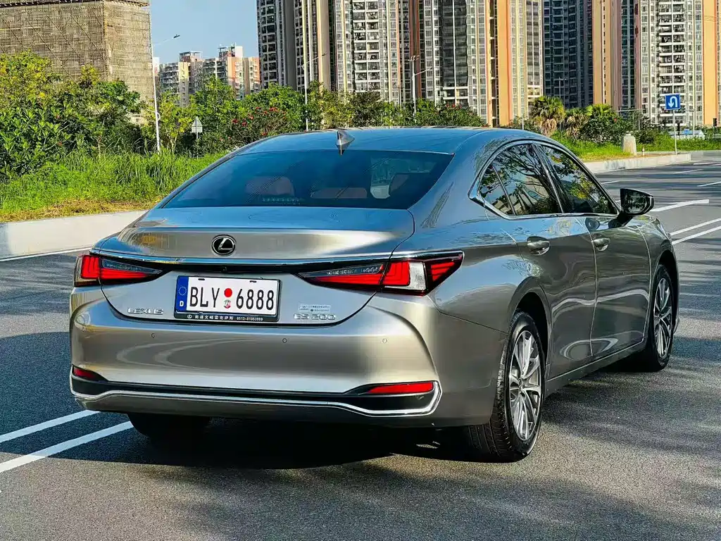 Lexus ES фото 8