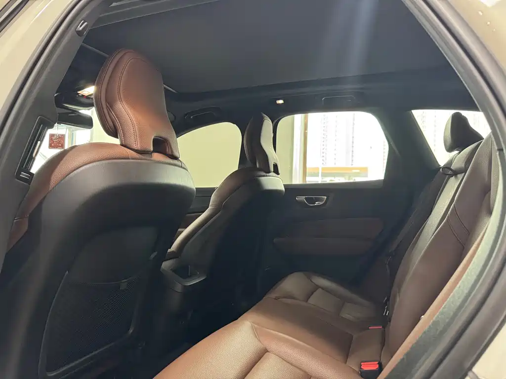 Volvo XC60 фото 8