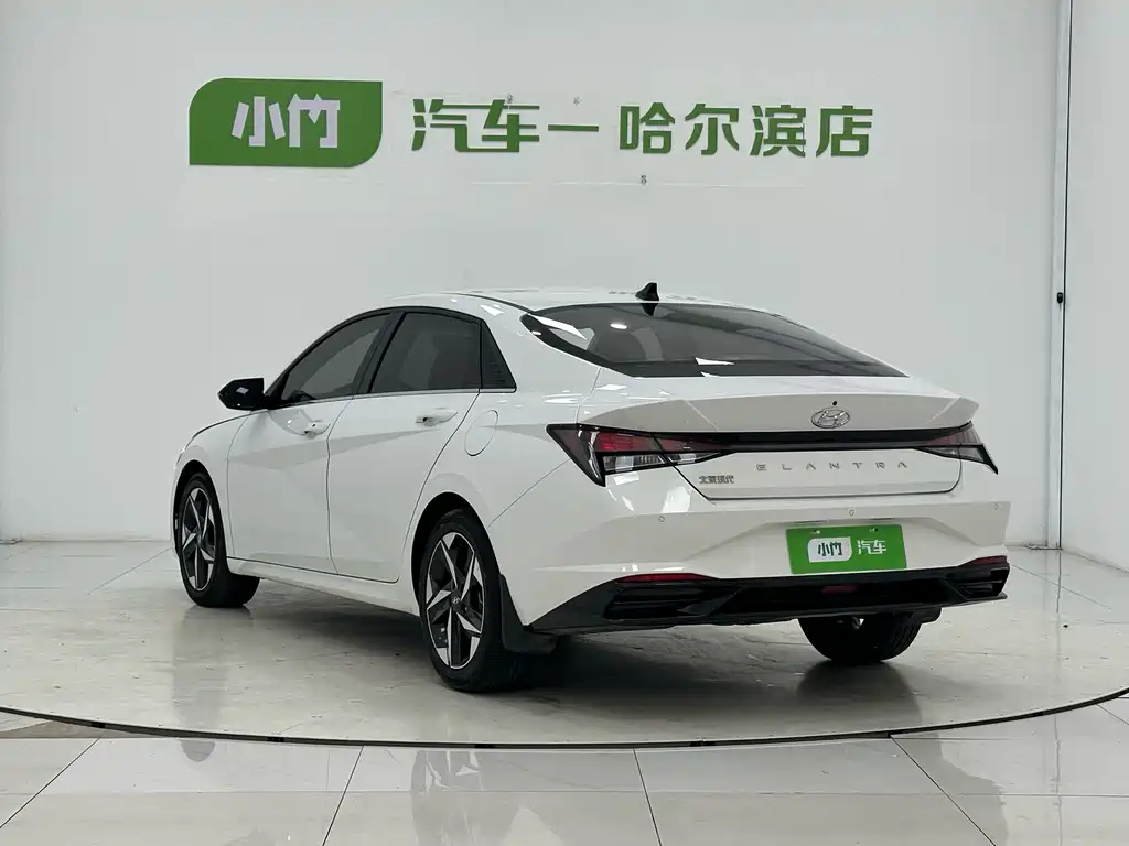 Hyundai Elantra фото 4