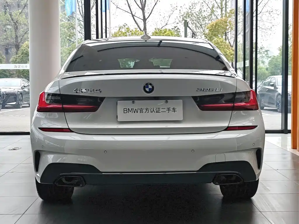 BMW 3 Series фото 7
