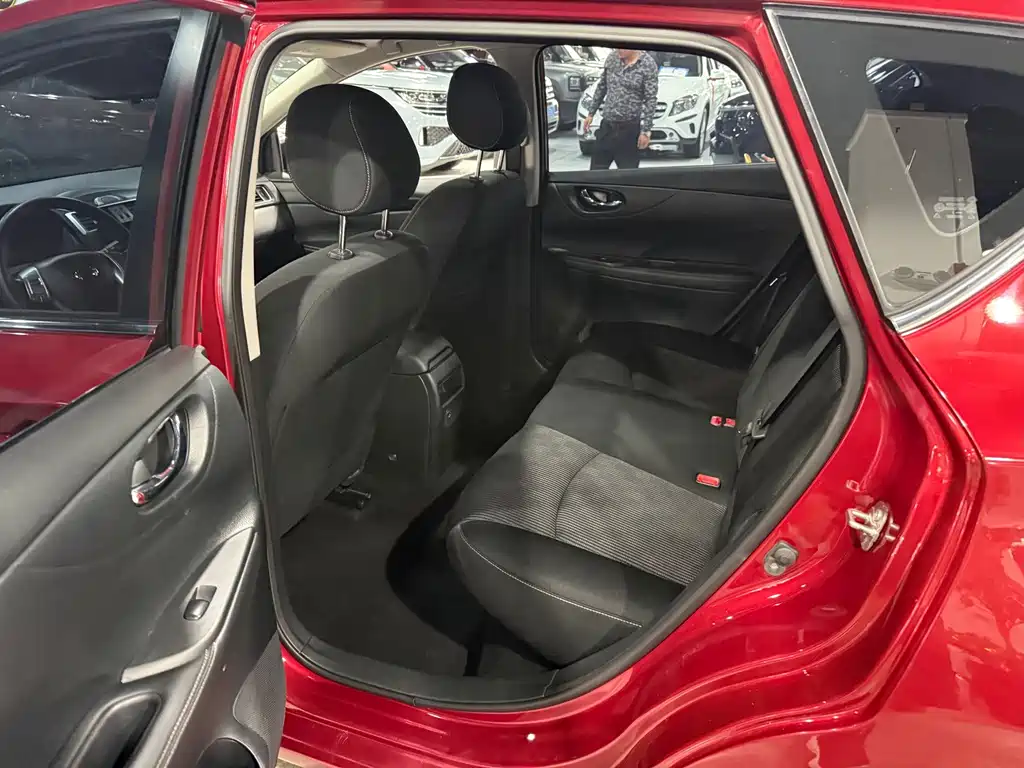 Nissan TIIDA фото 5