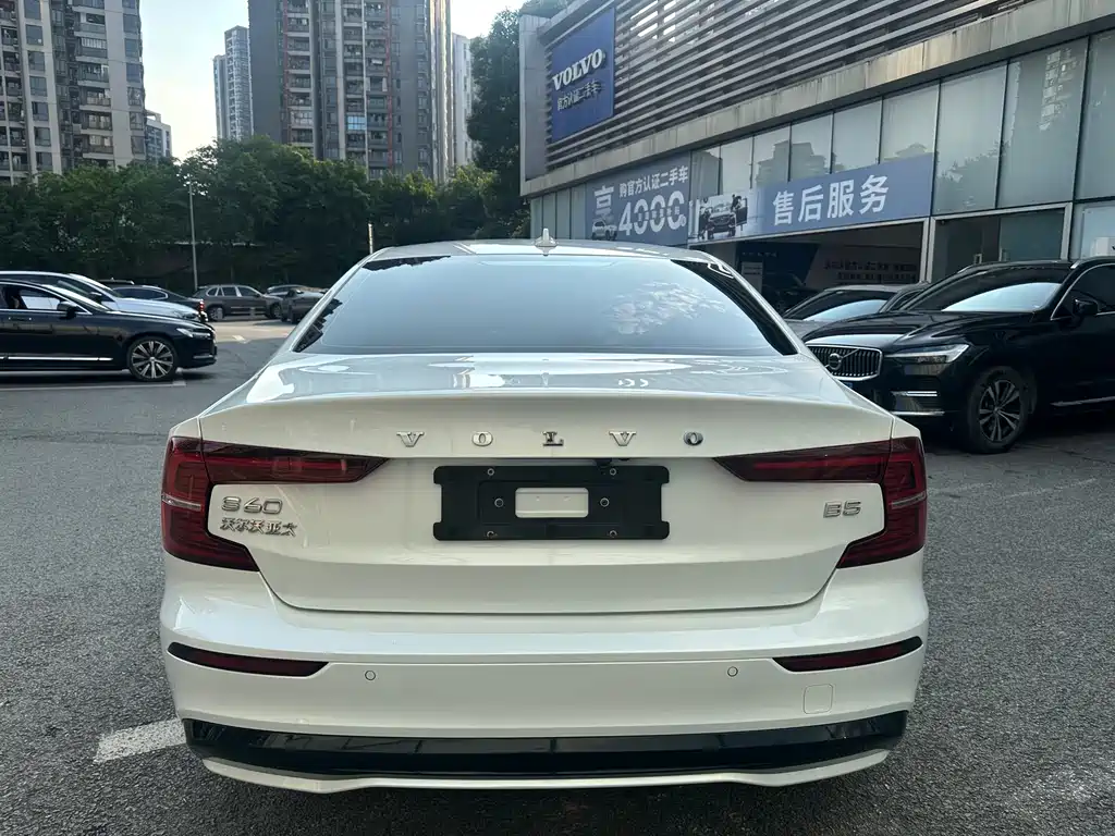 Volvo S60 фото 7