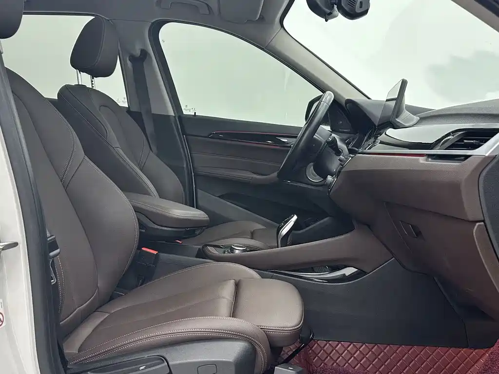 BMW X1 фото 8