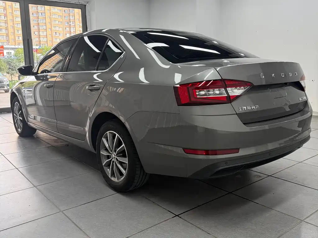 Skoda Octavia фото 6
