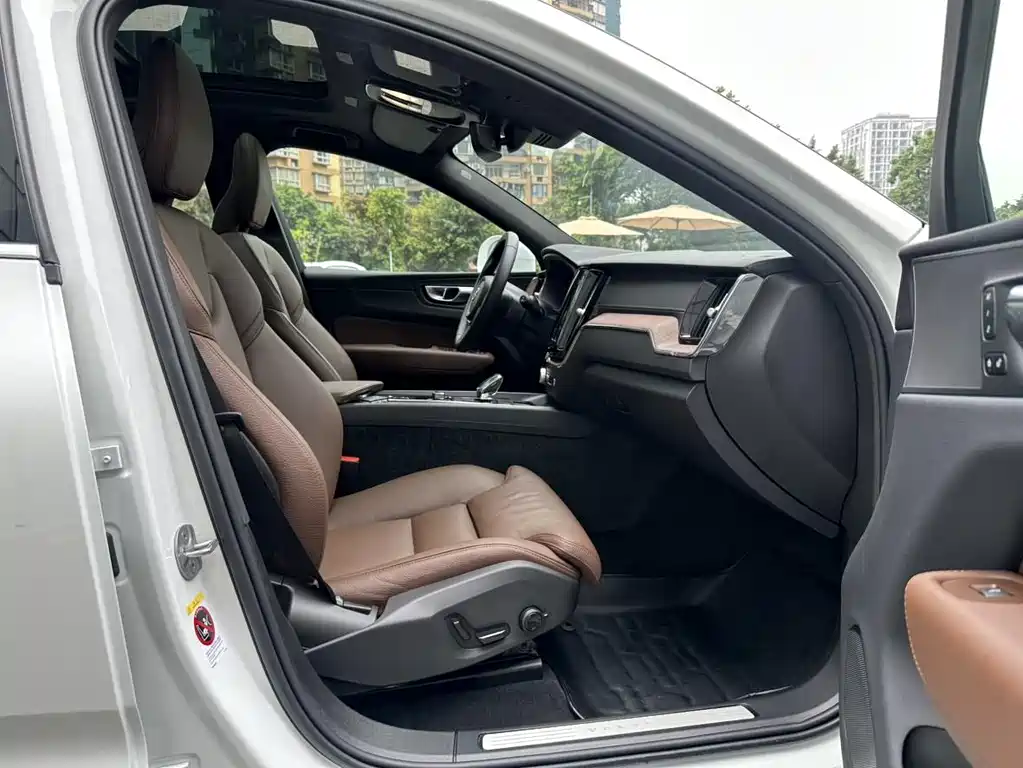 Volvo XC60 фото 9