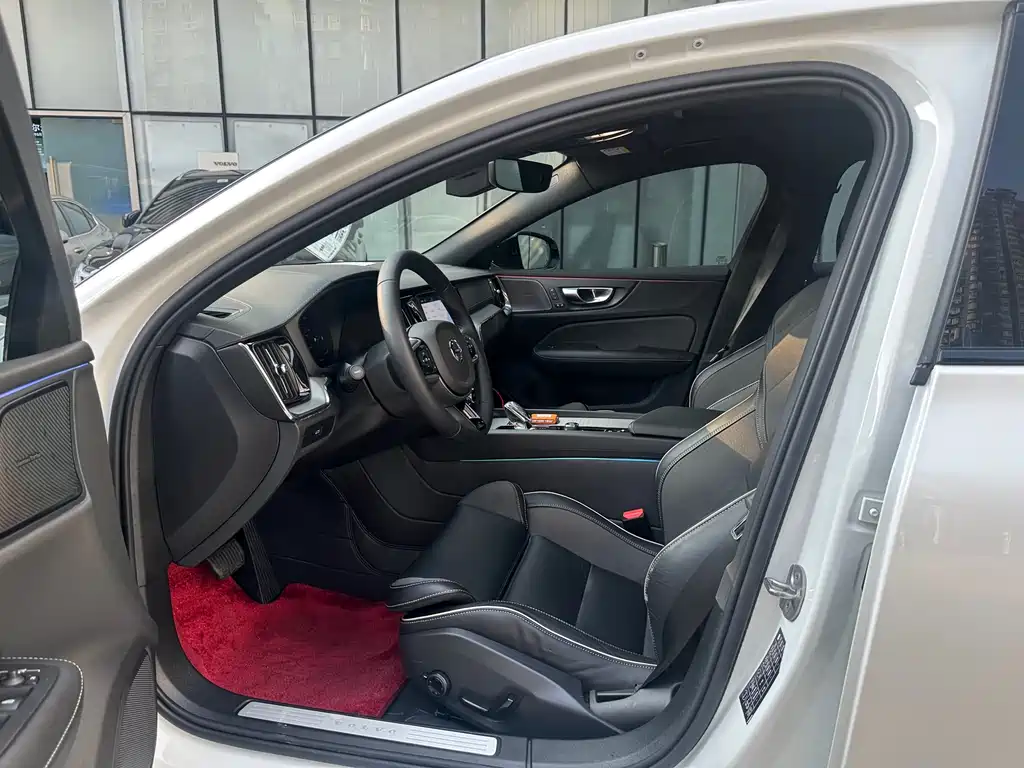 Volvo S60 фото 8