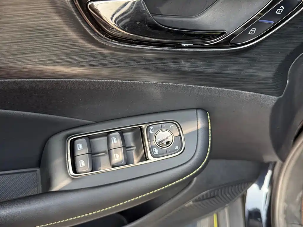 Roewe RX5 фото 12