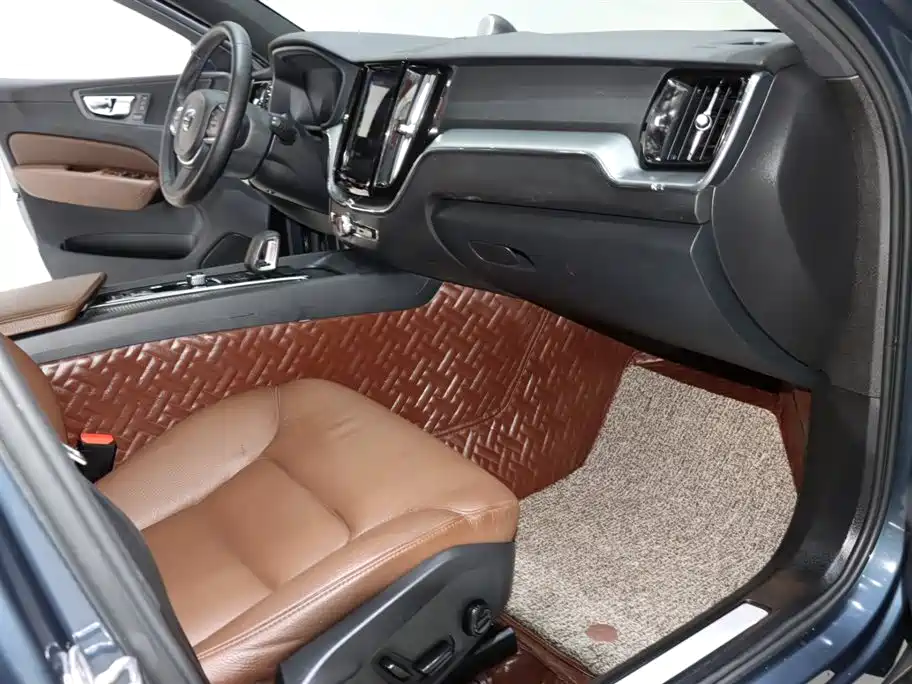 Volvo XC60 фото 8
