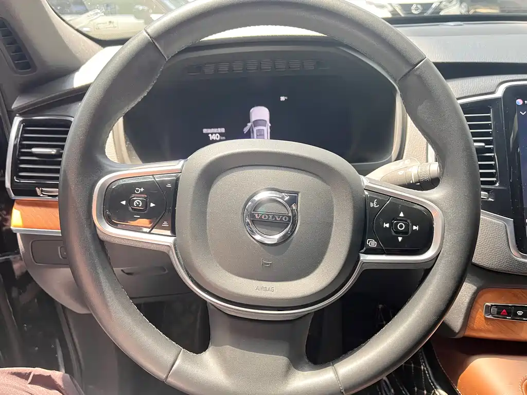 Volvo XC90 фото 7
