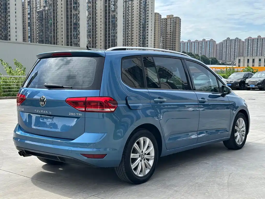 Volkswagen Touran фото 6