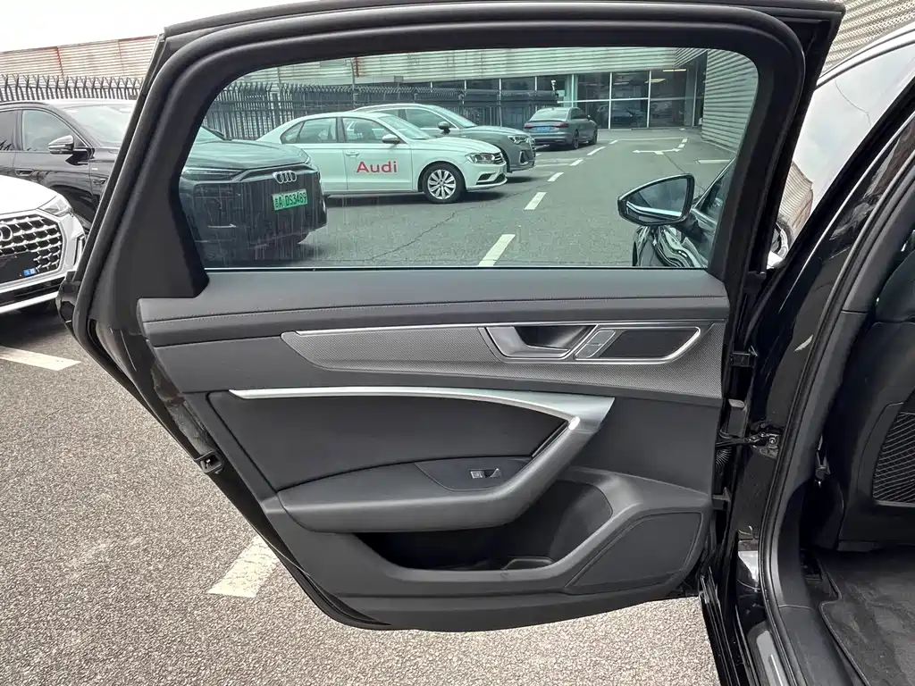 Audi A6L фото 10