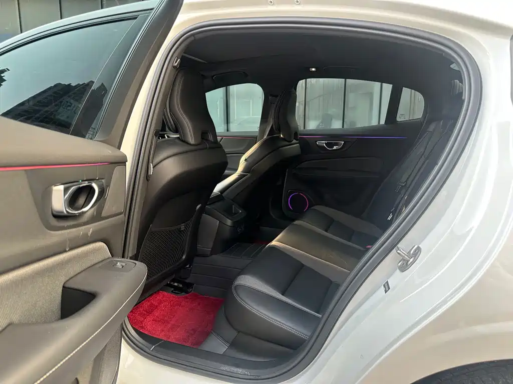 Volvo S60 фото 9