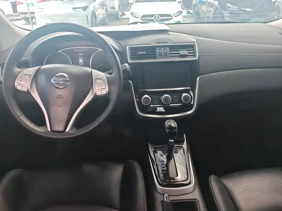 Nissan TIIDA фото 12