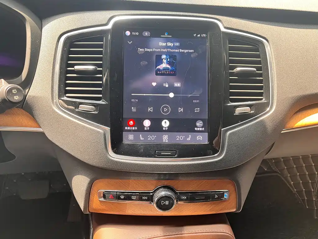 Volvo XC90 фото 8